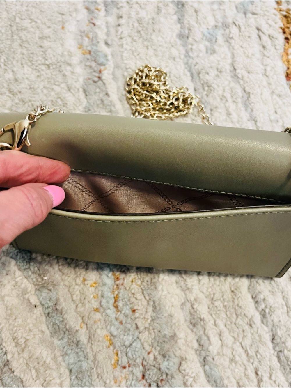 Michael Kors Green Leather Envelope Clutch with Gold Chain.       EUC - Picture 3 of 7